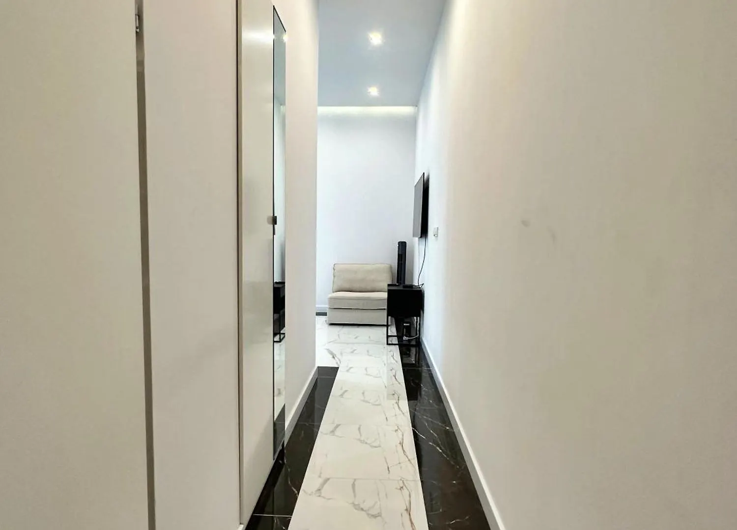 Yonekawa, Canvas Corner, Parking, 250 M Plaza Sopot Apartment
